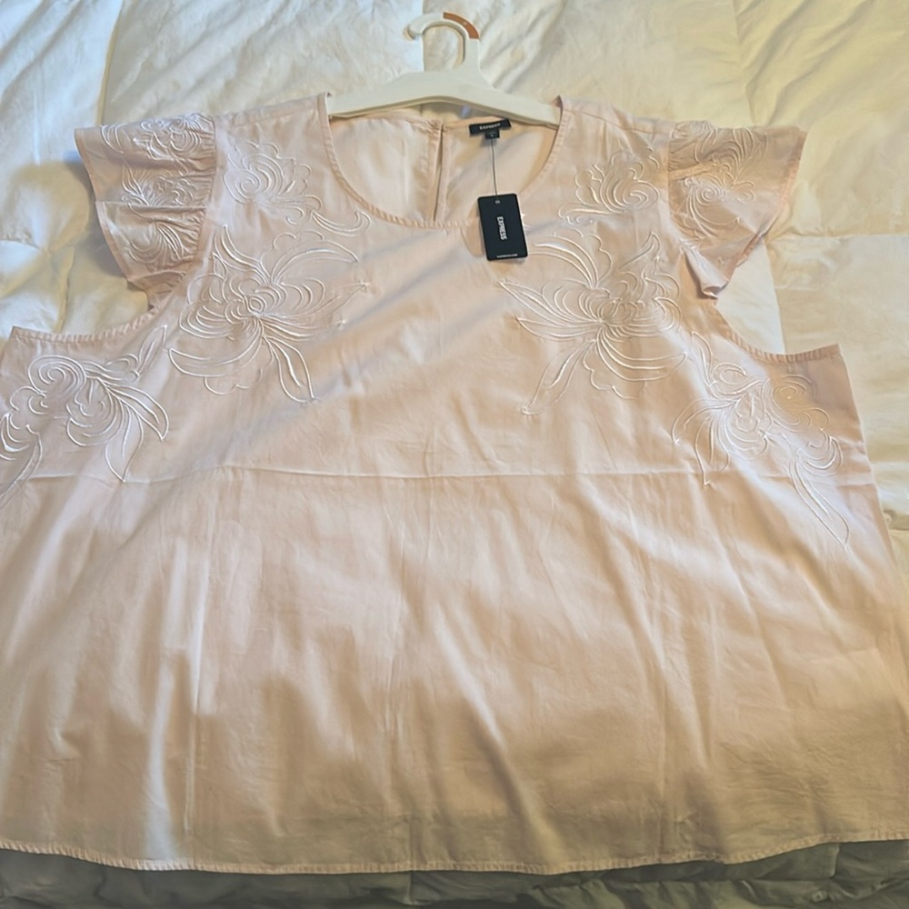 Express size XL floral capped sleeve shirt in light pink